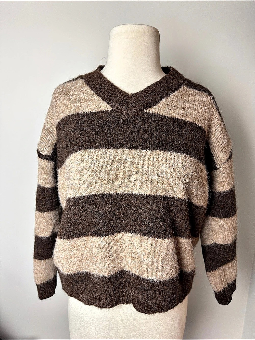 Women's Brown Tan Striped V-Neck Cropped Sweater One Size